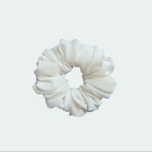 Elegant pearl Hair Scrunchie